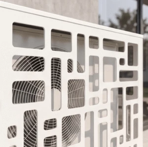 modulo sol 3 Cache climatiseur extérieur, fixation murale au motif Modulo, finition blanc pur.