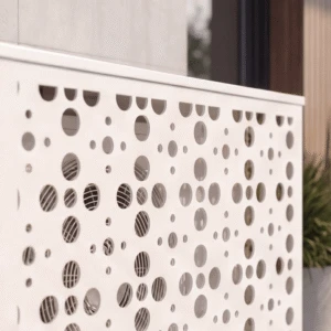 orbia sol 3 Cache climatiseur extérieur, fixation murale au motif Orbia, finition blanc pur.